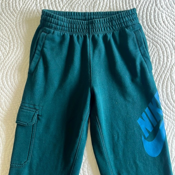 Nike joggers - Picture 1 of 3
